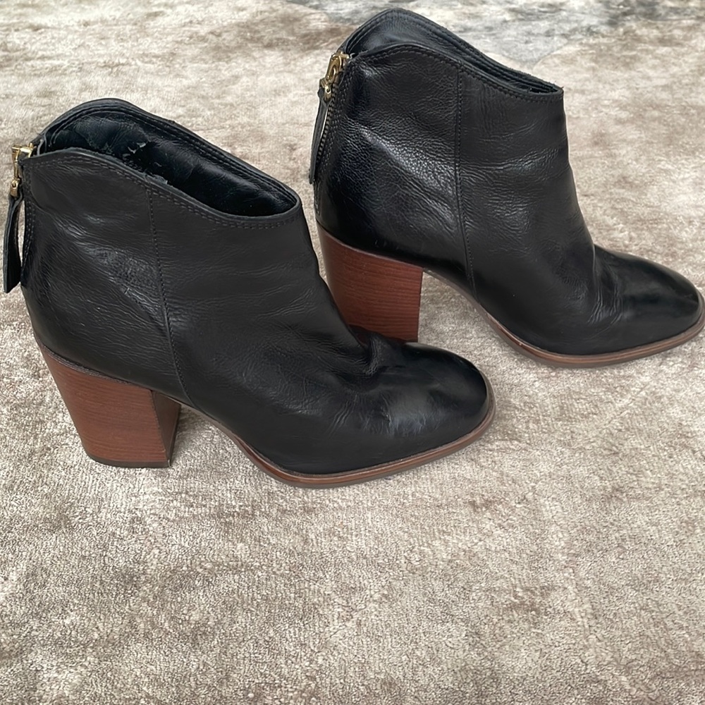 Very lightly worn Clark’s heeled black leather booties